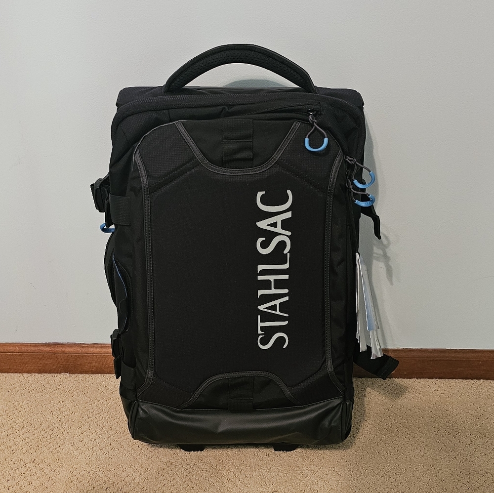 Stahlsac Steel 22" Carry-On